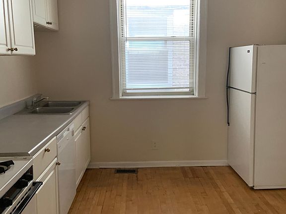2nd image of 4821 N Wolcott Ave