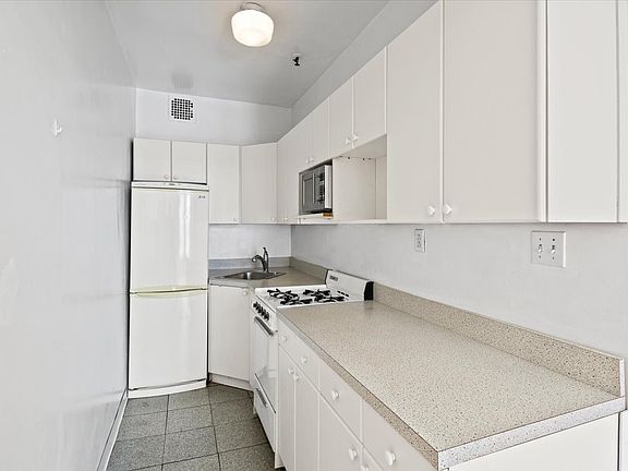 4th image of 340 W 88th St APT 3B
