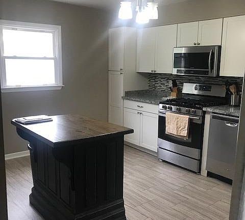 5th image of 3066 Evelyn St