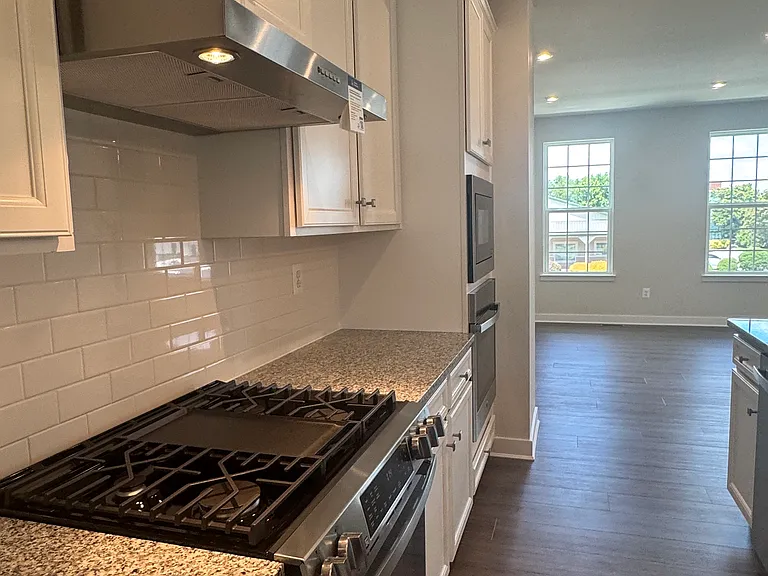 248 E Main St — Photo 6