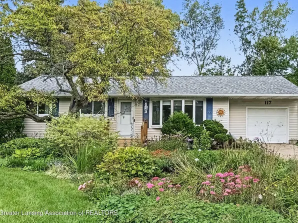 117 Woodhaven Dr, Lansing, MI 48917