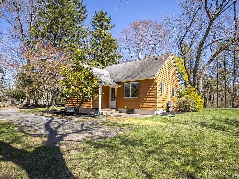 644 Gilbert Ave — Photo 2