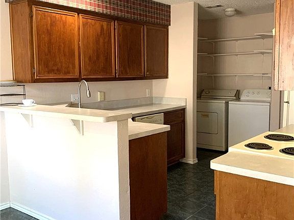 4th image of 713 Lincoln Ave
