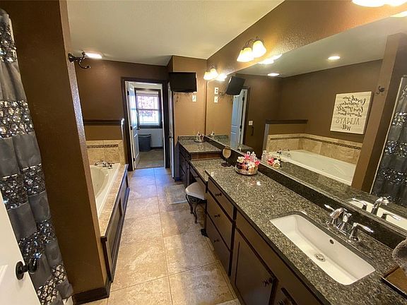 4th image of 5822 NW 51st St