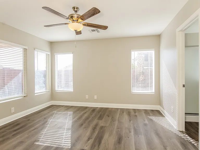 15441 W Port Royale Ln — Photo 7