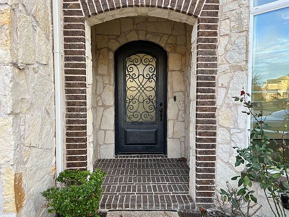 3rd image of 3636 Funston Dr