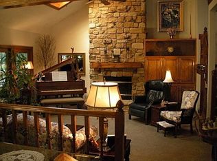 18675 Saint Andrew Ln, Brookfield, WI 53045