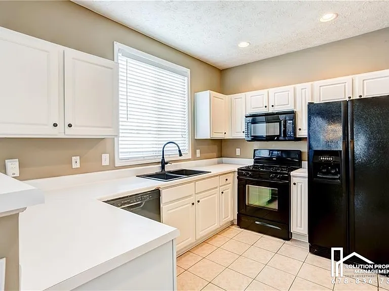 709 Bedford Ct — Photo 19