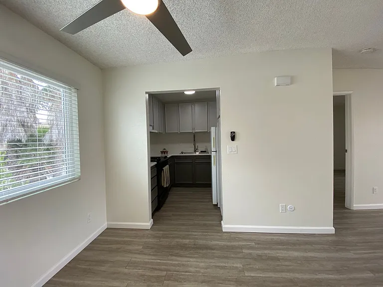 Cabana Apartments — Photo 5