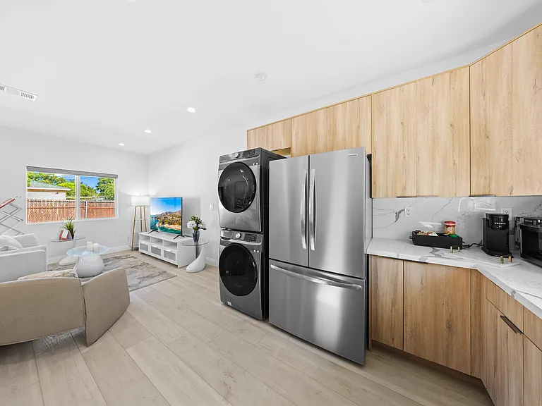 422 Roosevelt Ave — Photo 5