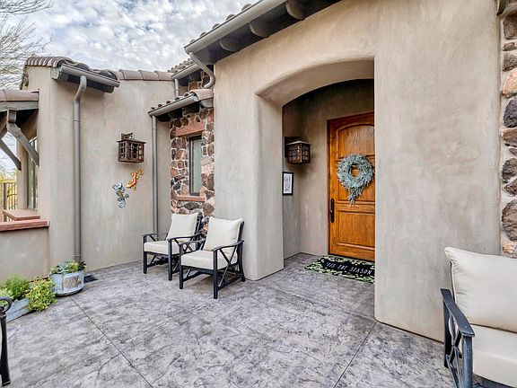 4th image of 996 S Homestead Cir