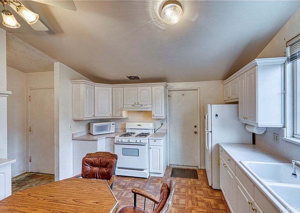 1st image of 27547 Esterbrook Ave