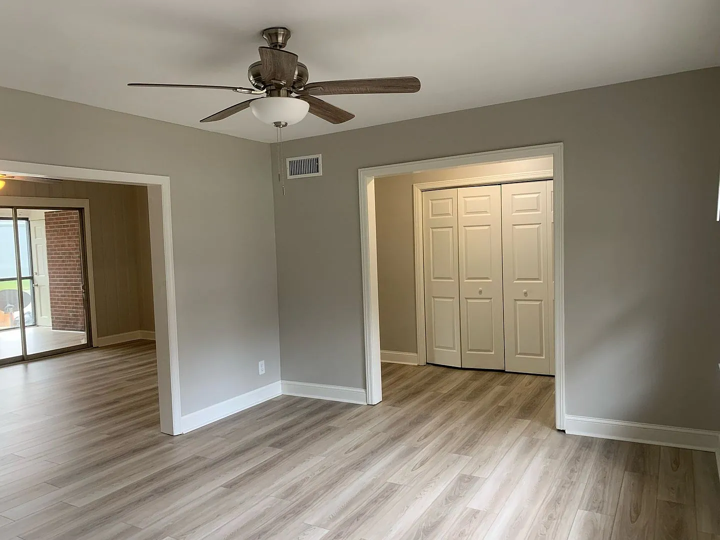 Now Leasing: First Month Free & No Deposit! Two Bedroom Duplex Apartment Near Southside/516 — Photo 3