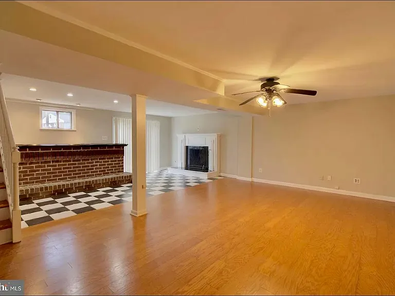 7717 Lanham Ln — Photo 2