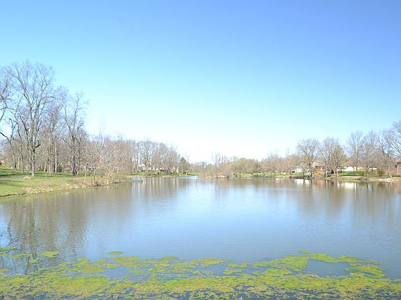 3rd image of 6 Lakeview Ln