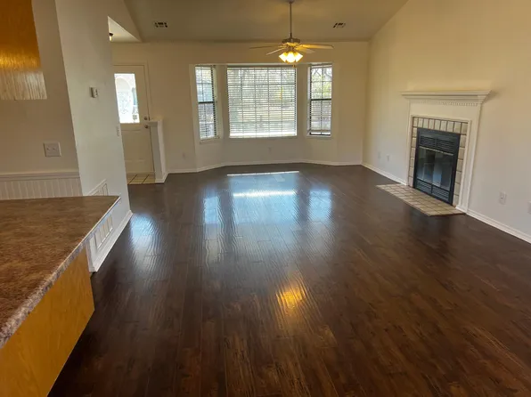 612 Arkansas St, Gentry, AR 72734