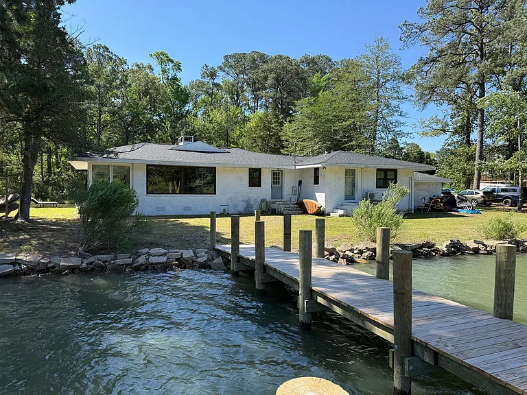 305 Ship Point Rd — Photo 42