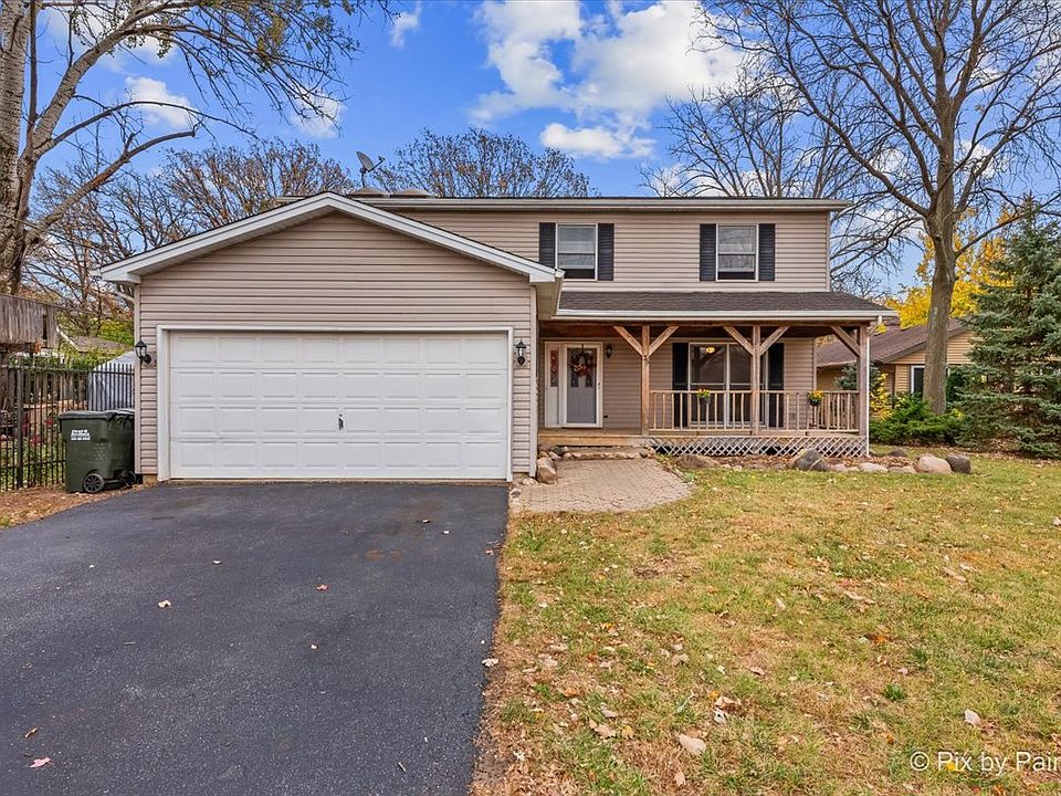 36 Hilltop Dr, Lake In The Hills, IL 60156 | Zillow