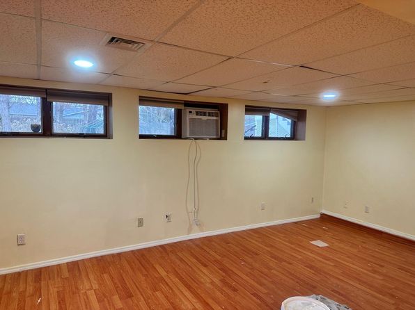 (undisclosed Address), Dix Hills, NY 11746
