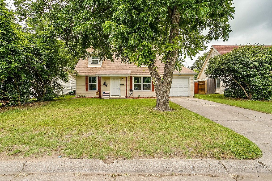 425 NW Newton Dr, Burleson, TX 76028 Zillow