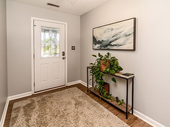 5th image of 200 Breeze Dr