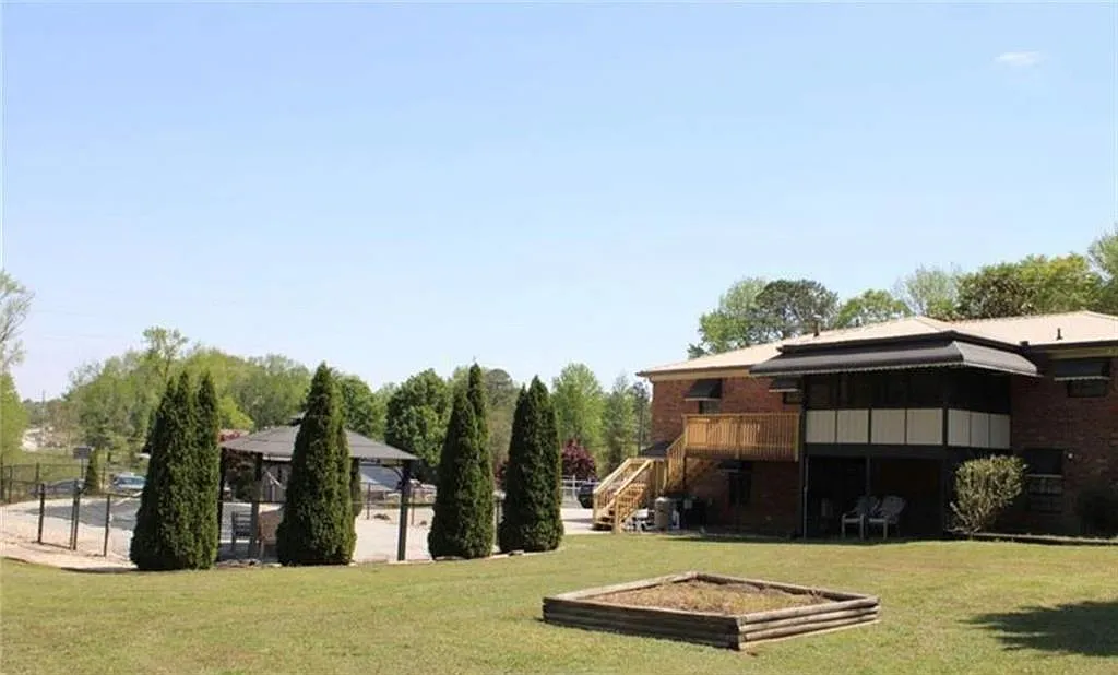 4 bed, 3.0 bath, 2600 sqft, $2,600 — Photo 3