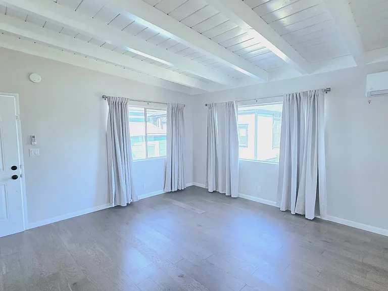 1324 3/4 Carroll Ave — Photo 4