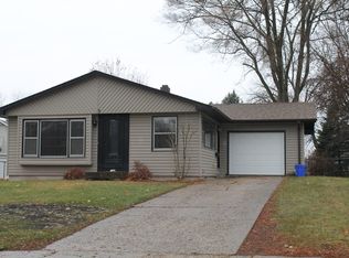 3 Old Post Rd, Montgomery, IL 60538