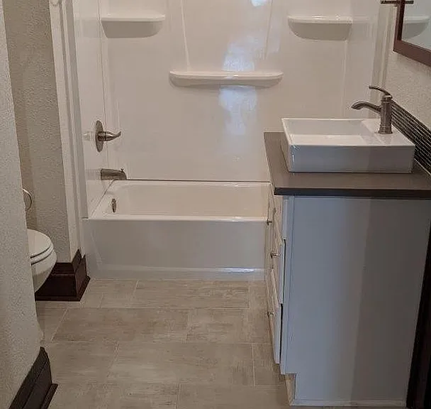 446 N Main St — Photo 18