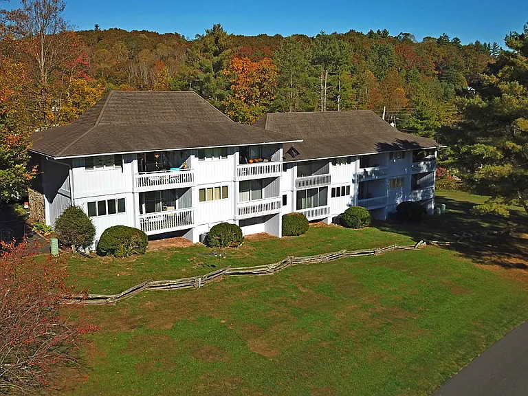 145 Fairway Ln #G — Photo 1