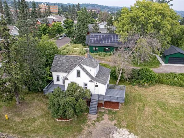 102 E 11th St, Duluth, MN 55805