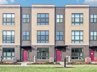 385 Summit Cir, Lombard, IL 60148