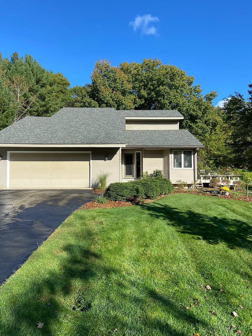 2209 Kewaunee Dr photo 1