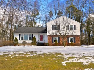 35 Deer Run Rd, Brookfield, CT 06804