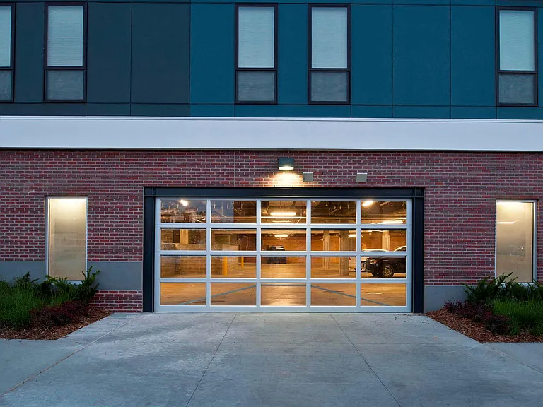 L14 Flats — Photo 33