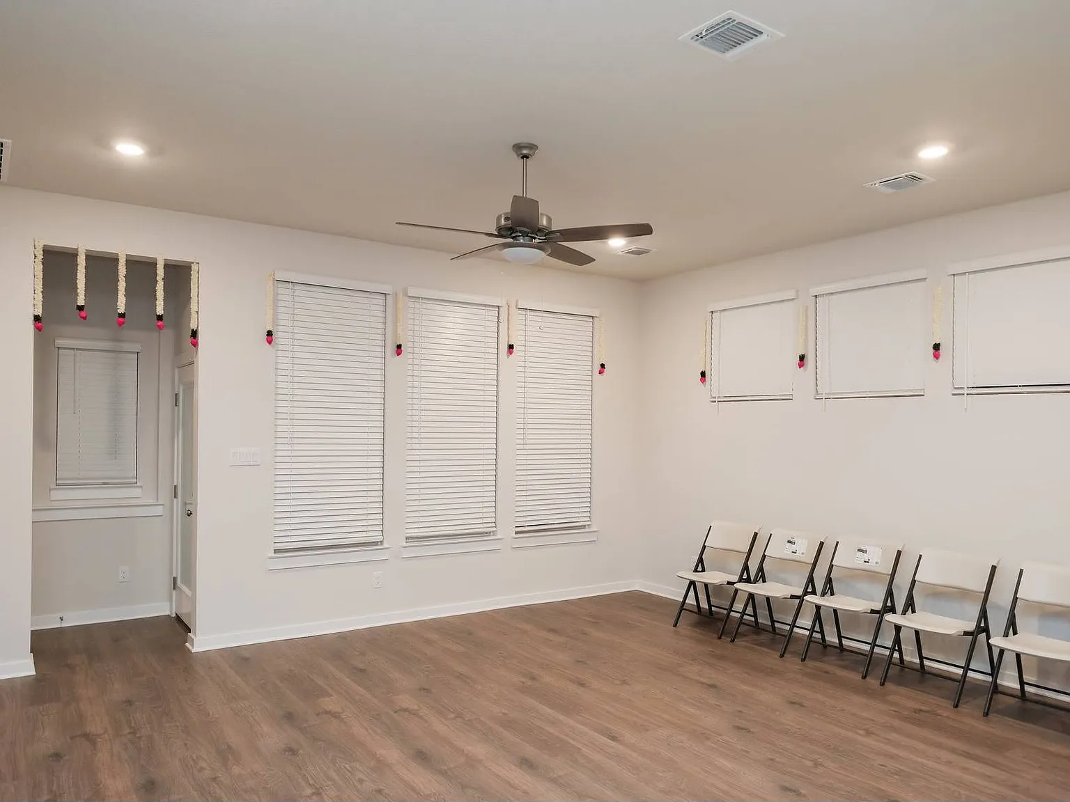 4 bed, 2442 sqft, $2,600 — Photo 2