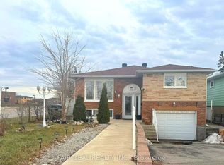 3720 Brandon Gate Dr, Mississauga, ON L4T 3M8
