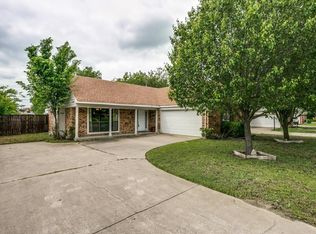 1413 Huntington Dr, Mesquite, TX 75149
