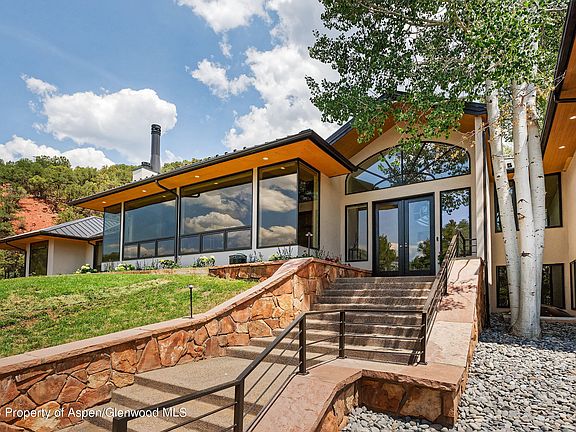 3rd image of 571 Booth Ln