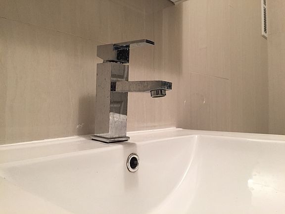 5th image of 79 E 21st St