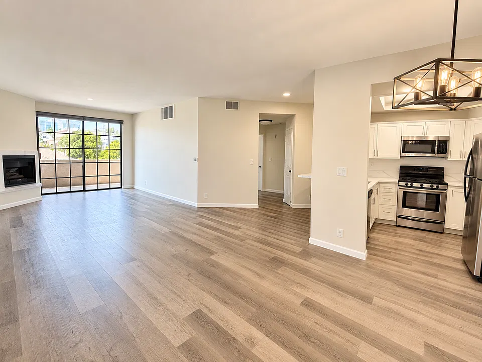 221 S Oak Knoll Ave #211