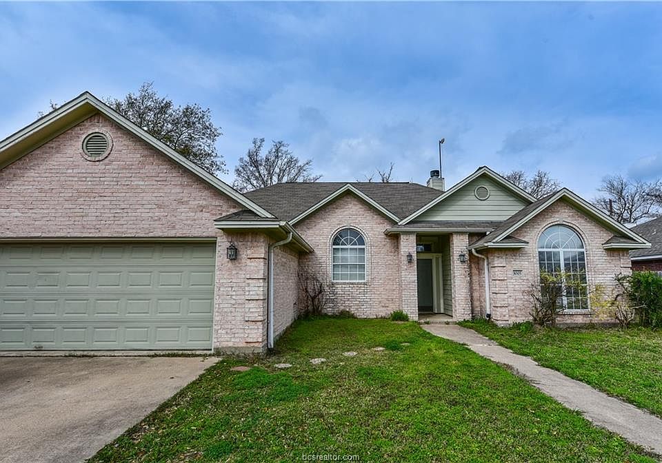 1st image of 1005 Bayou Woods Dr