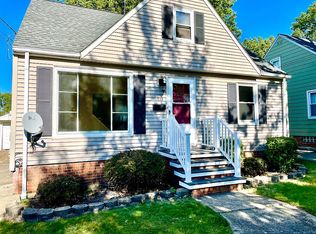 1727 E 294th St, Wickliffe, OH 44092