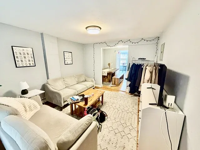 4 bed, 1000 sqft, $4,800 — Photo 3