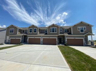 7332 N Griffey St, Parkville, MO 64152