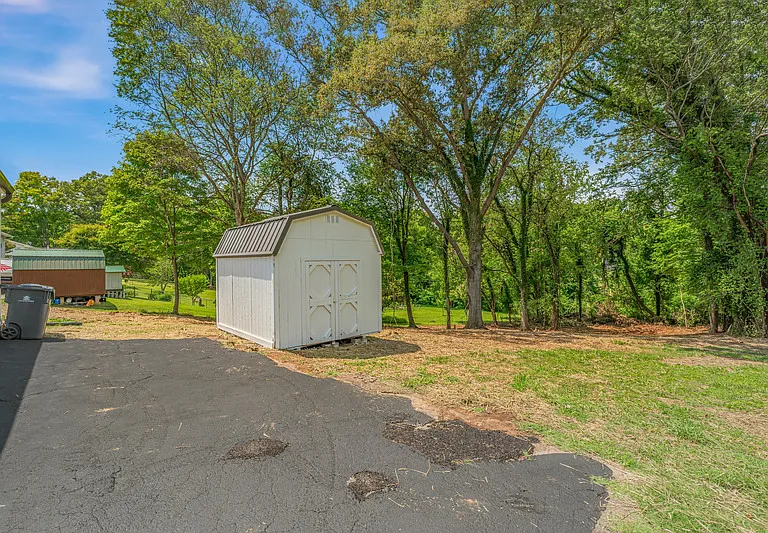 6821 Westland Dr — Photo 38