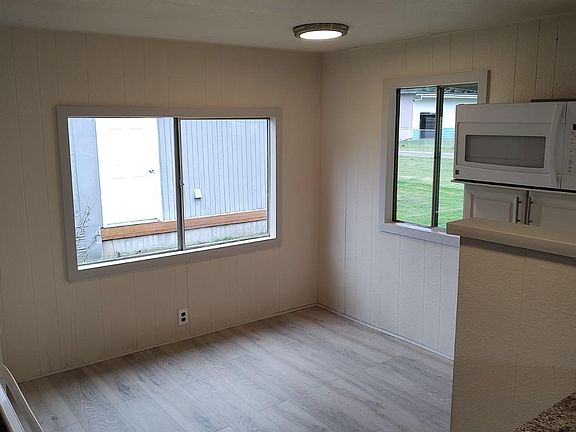 5th image of 20521 42nd Ave E