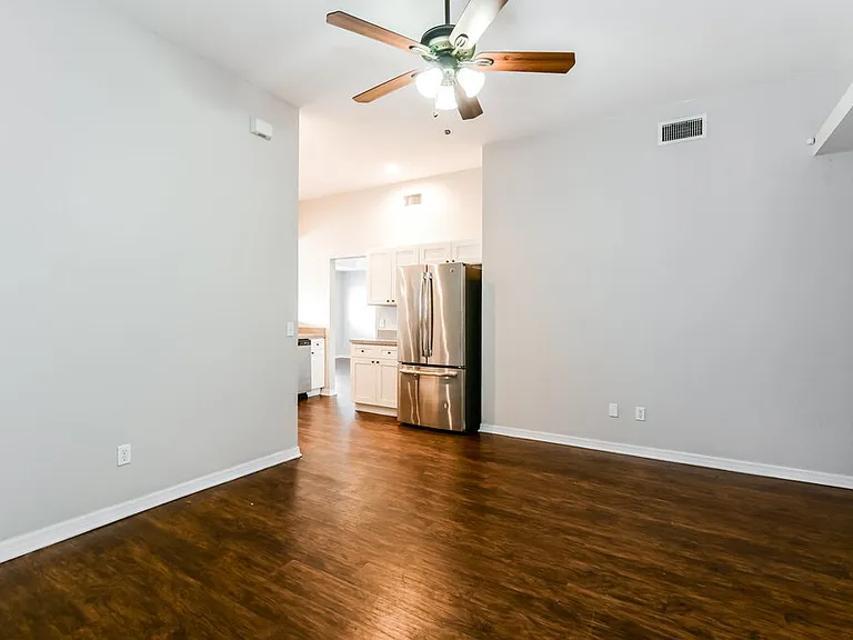 205 Madalyn Ct — Photo 5