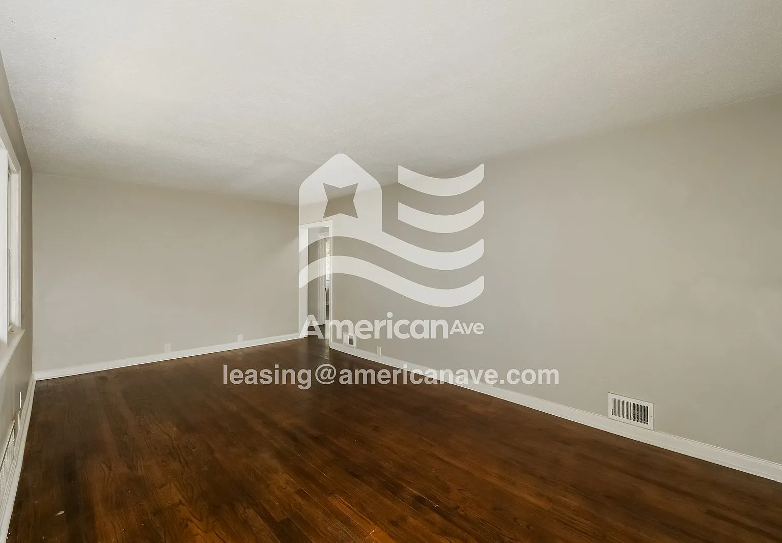 3 bed, 1.0 bath, 1044 sqft, $1,208 — Photo 4
