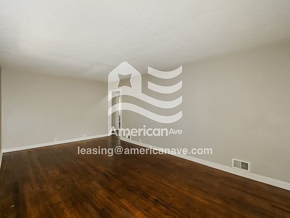 843109_004_living_room_4.jpg